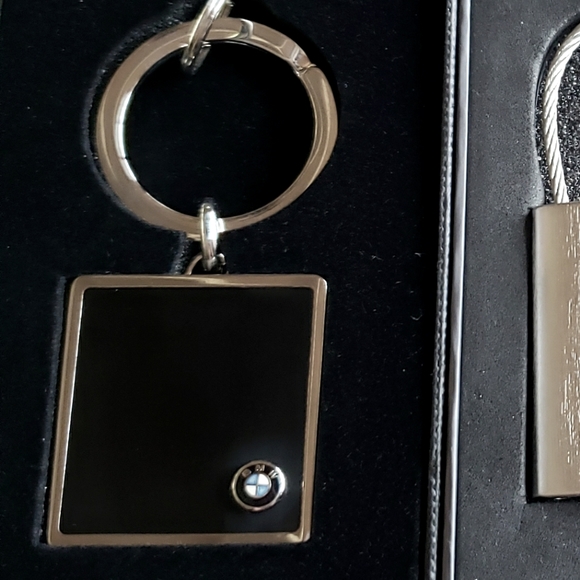 BMW genuine photo keychain. RARE - Picture 1 of 3